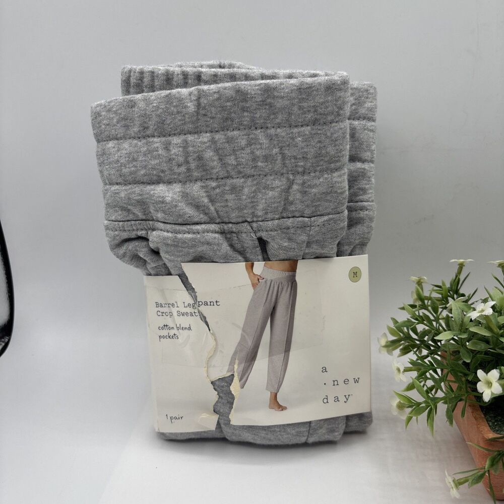 Women M 8-10 Gray Barrel Leg Pant Crop Pockets Sweats Joggers A New Day NIP Gift